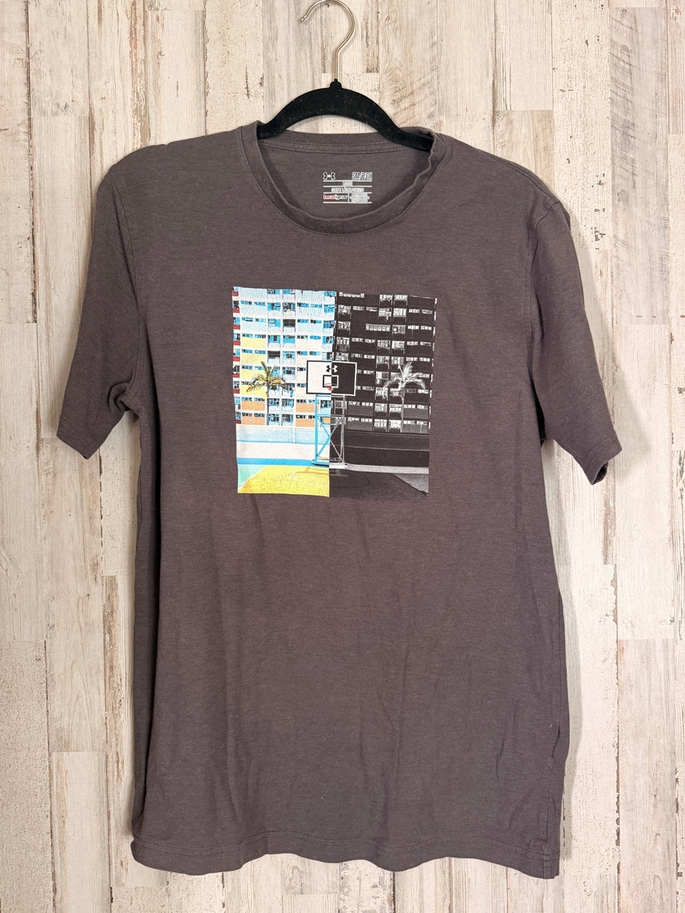 Men's Graphic T-Shirt in Charcoal with Court Print